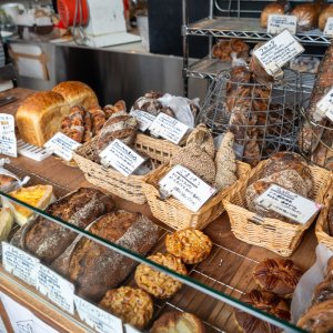 小竹向原のベーカリーカフェ『まちのパーラー』。子供から大人まで、誰もが安心できる“街の居場所”へ