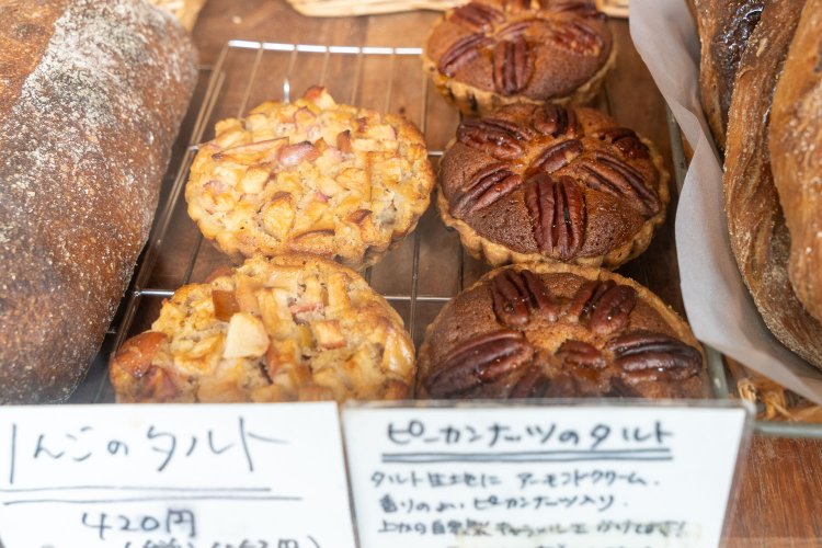 かつて鈴木さんがおいしさに驚いたタルトは453円〜。季節ごとに種類が変わる。