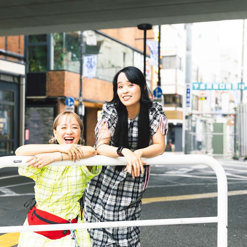 チャラン・ポ・ランタンと下北沢。大道芸からライブに舞台まで自由自在に飛び回る、唯一無二の音楽姉妹