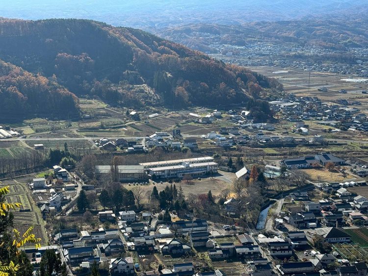 長野県・龍岡城（中央の星形）。