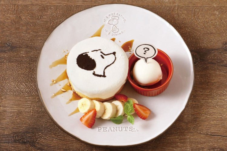 『PEANUTS Cafe スヌーピーミュージアム』のザ・スヌーピーパンケーキ。※販売は2026年3月31日まで