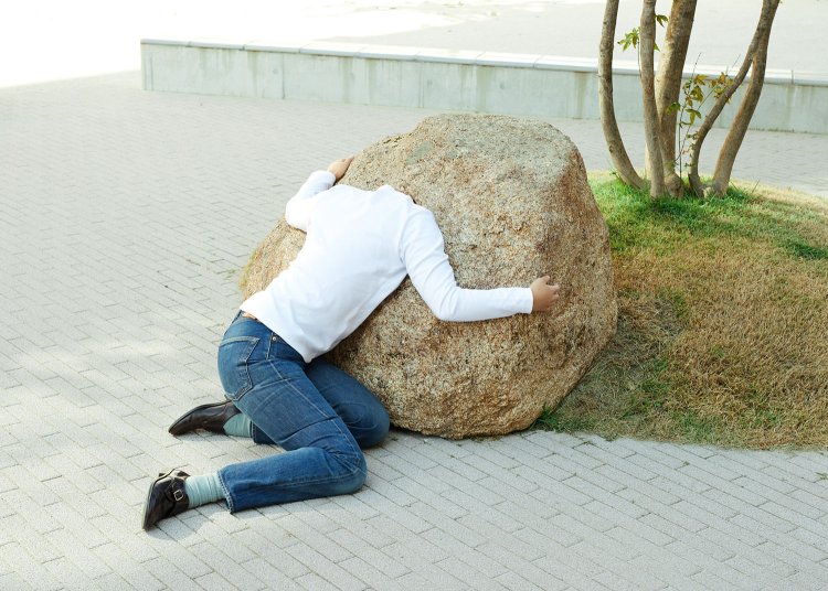 黒川岳【参考作品】《石を聴く》2022年（写真＝鈴木陽介）。