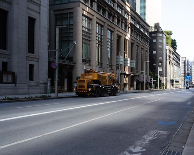 鈴木理策《日本橋室町から北側を見る》2025年。