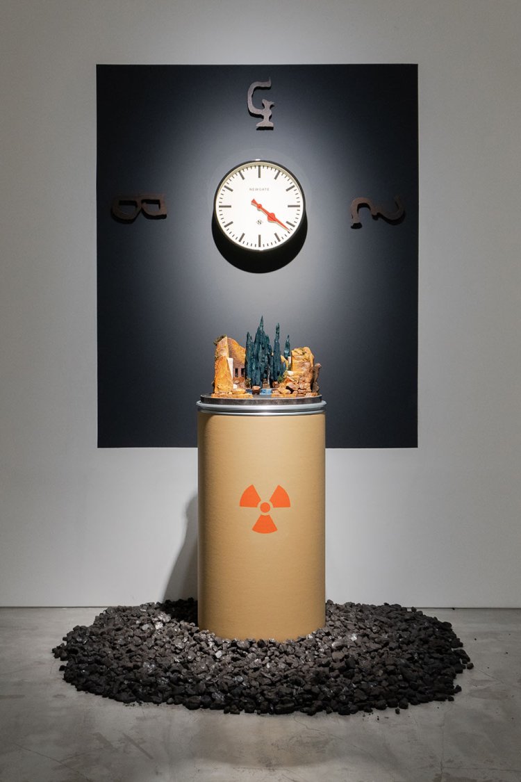 若江漢字《時の光の下に II（死の島）》1989–2024年 photo＝Koda Mori。