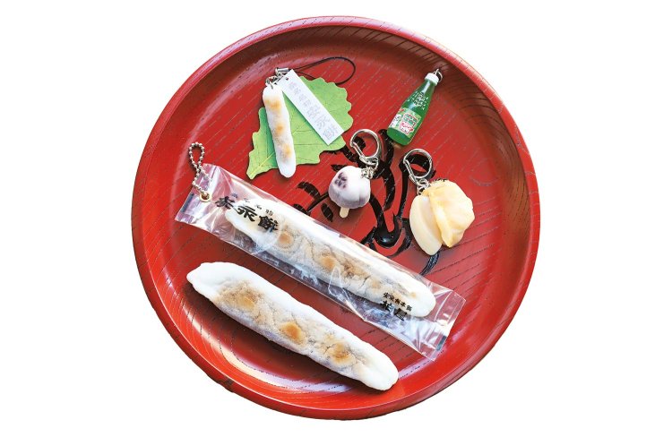 安永餅ストラップ実物大1980円など、安藤食品サンプル製作所が手がける桑名の名産グッズをお土産に。