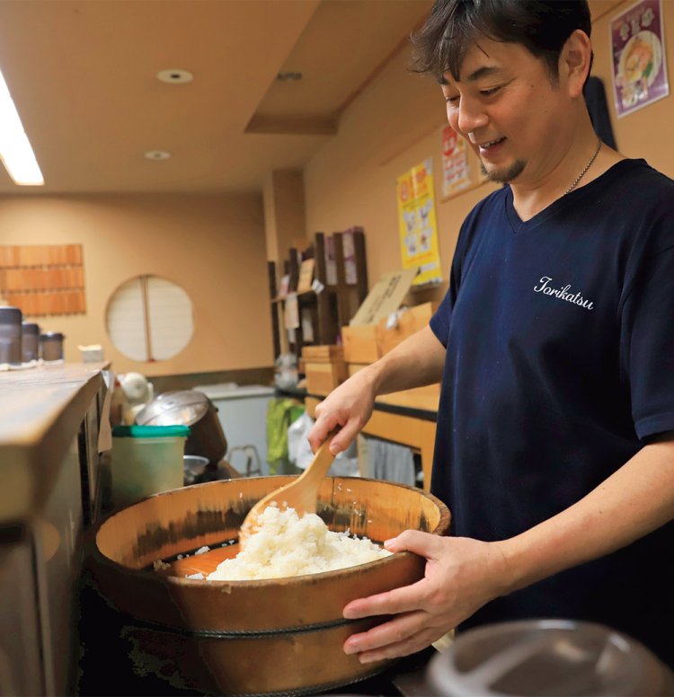 「いまもいなり寿司と焼き鯖寿司は提供しています」と3代目の丹羽伸材さん。