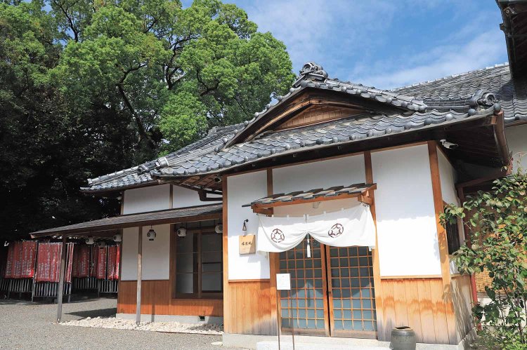 眺憩楼は9:00～15:00、不定休（2月上～中旬は閉館）。