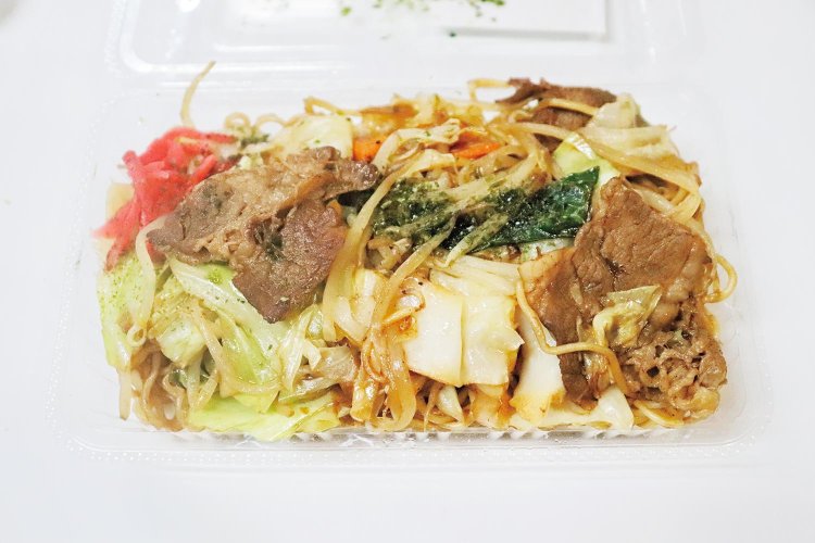 人気No.3の「焼そば」。牛肉入りでこの価格⁉