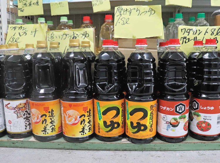 地元好みの「ワダカン」の調味料は、基本一升瓶サイズ！