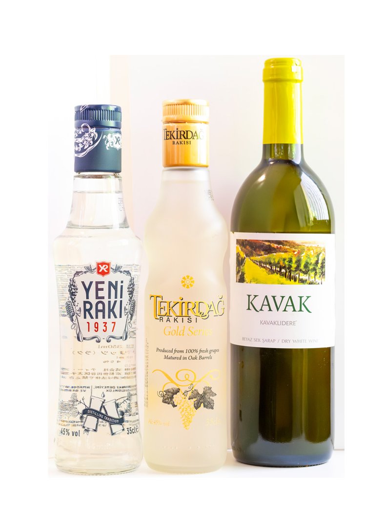 夜はトルコのお酒も楽しめる。クルド人もイスラム教徒だが戒律は緩い。