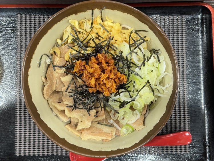 ざくざくのラー油がポイント。