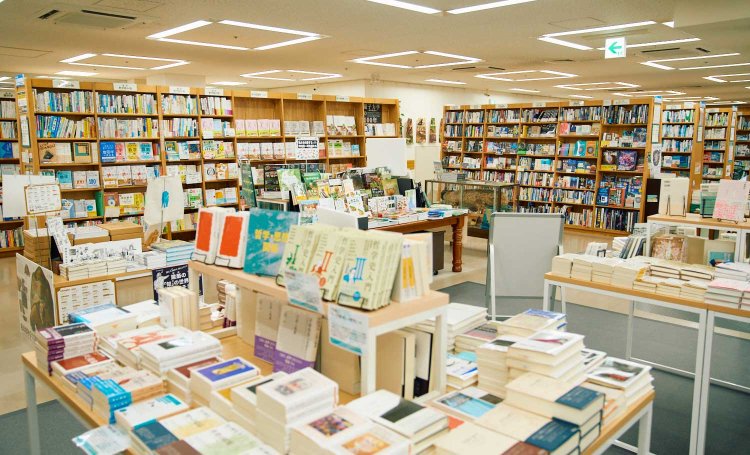 7階は理工書。自然科学、農業、生物学など。フロアごとに風景と空気感が変わるのも楽しい。