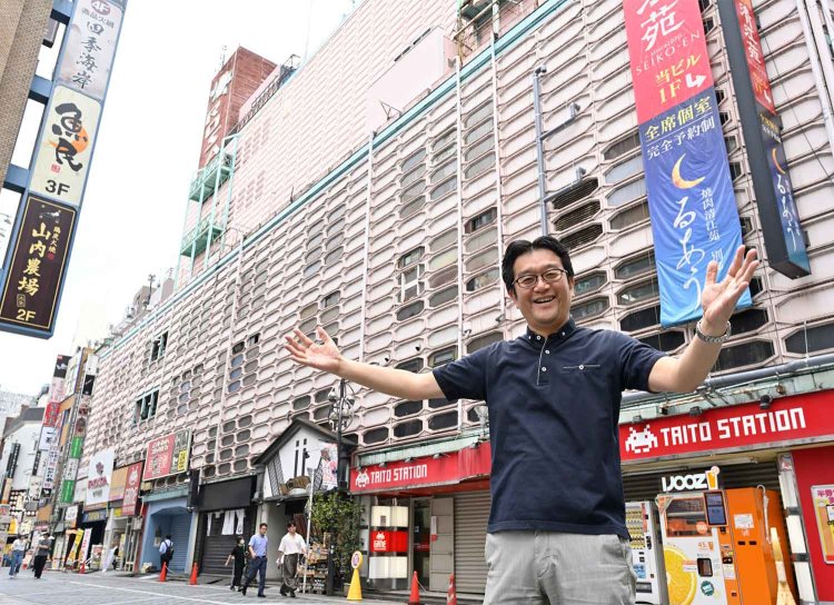 今回お話を伺った、ロサラーンド株式会社代表取締役専務の伊部知顕（さとあき）さん。