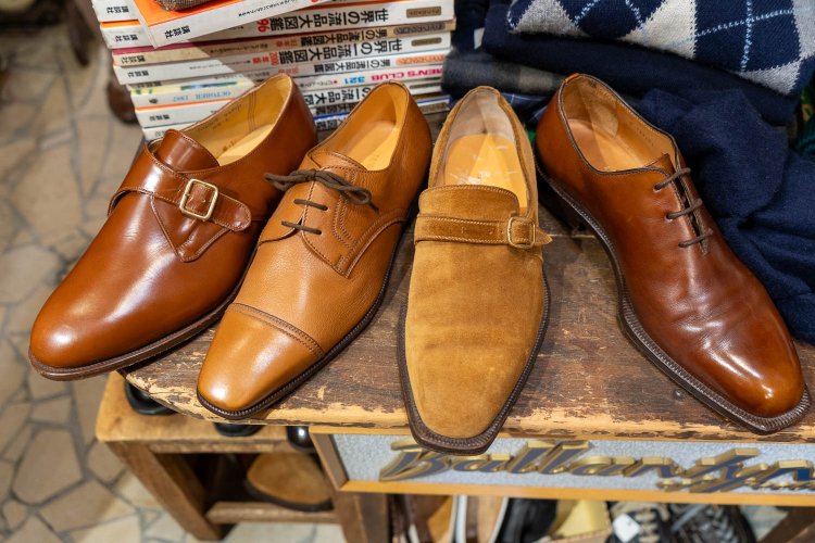 左から2番目が「TANINO CRISCI（タニノクリスチー）」のデッドストック。8万9990円。