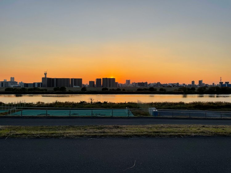 夕日が沈むのは北区志茂あたりか。