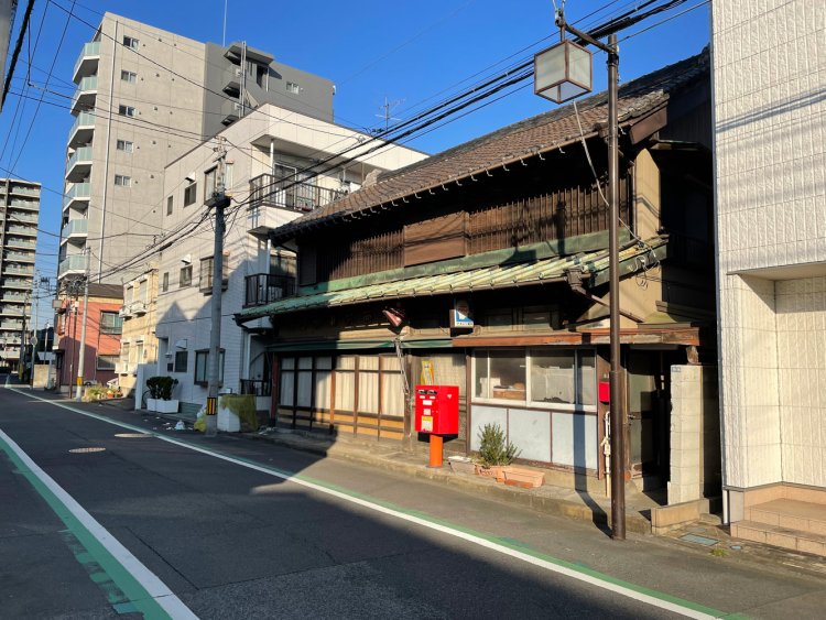 中西日進堂薬局。明治30年代の建築らしい。