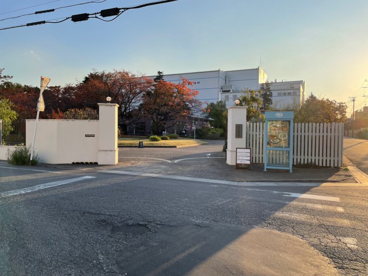 大泉工場入り口。ハアハアゼエゼエいいながらこの写真を撮った。