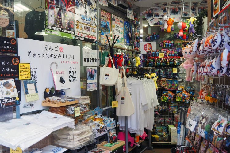 雑貨の取り扱いも豊富。