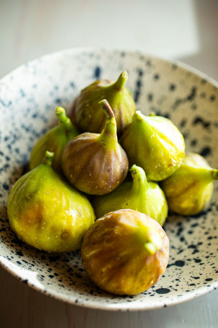 新井さんが育てる白イチジクはフランスの品種。