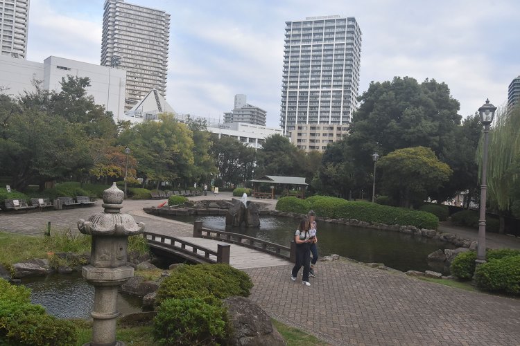 石川島だったエリアにある中央区立佃公園。高層マンションの住人の憩いの場でもある。