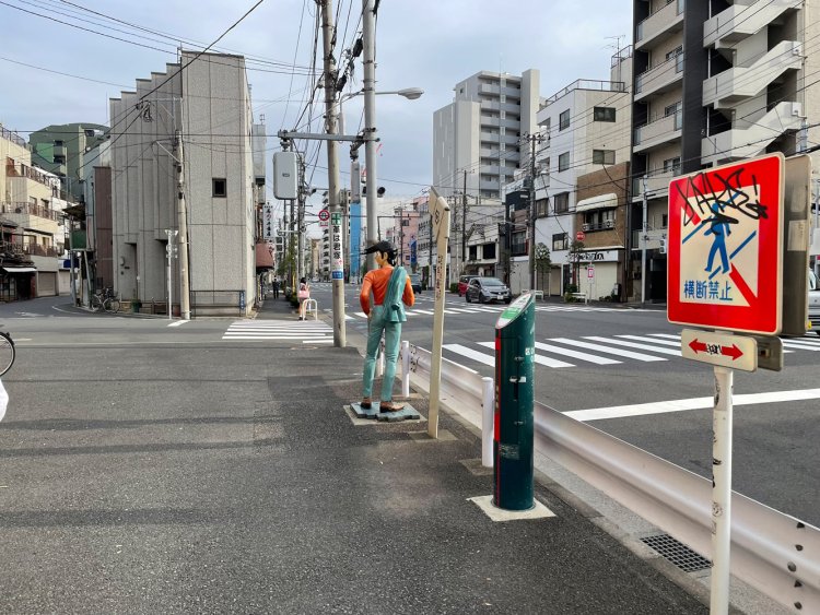 立て……！「立つんだ像」！