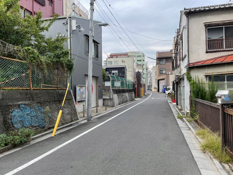 道の左側が山谷堀の日本堤橋から地方橋までの区間にあたる。