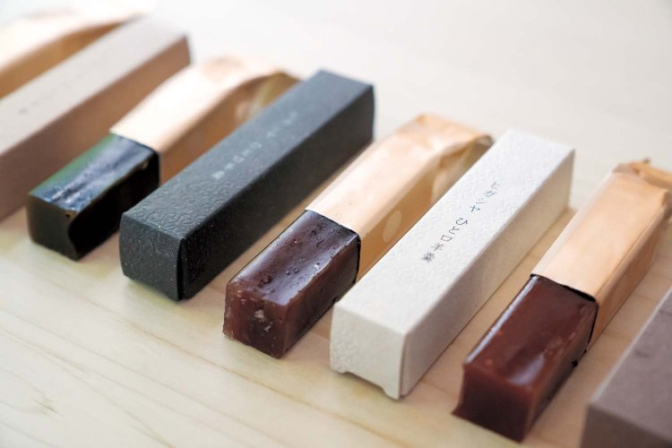 丸の内のとっておきスイーツ3選。スペイン王室御用達のショコラからモダンな和菓子まで、手土産にもぴったりです！