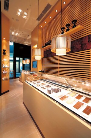 P54-I_丸の内本店内観①