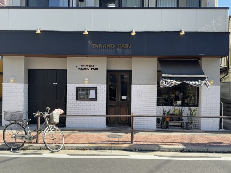 外観はシックでシンプル。