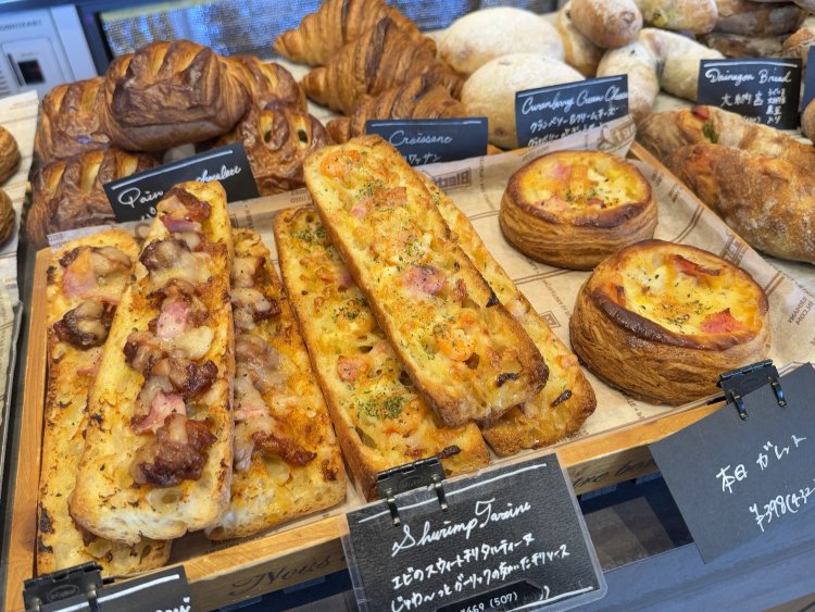 ハード系も焼き込みからタルティーヌまで幅広い。