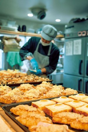 Manhattan Bakery & Wine bar