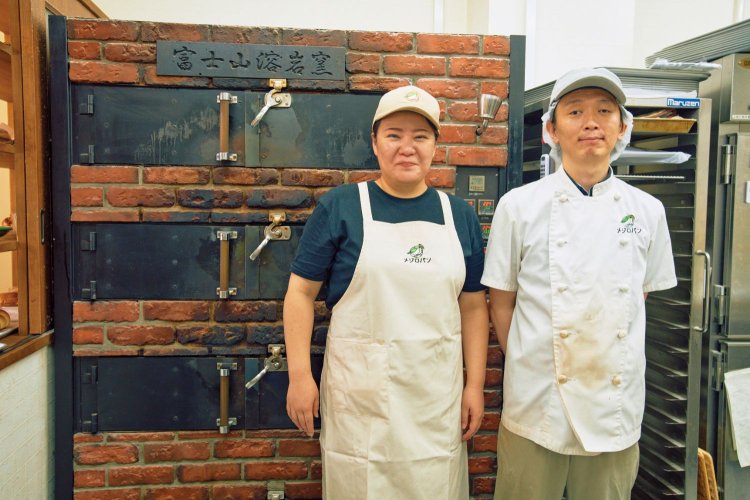 「店頭に並ぶパンの種類は25〜30種類！」。