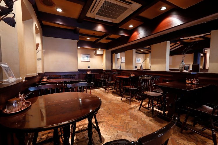 椅子やテーブルは長野県の松本民芸家具のものを使用。