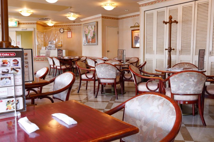 9階のコーヒーラウンジはくつろげる空間。