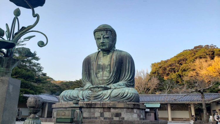 野ざらしの鎌倉大仏は幾度もの災害を乗り越えてきた。