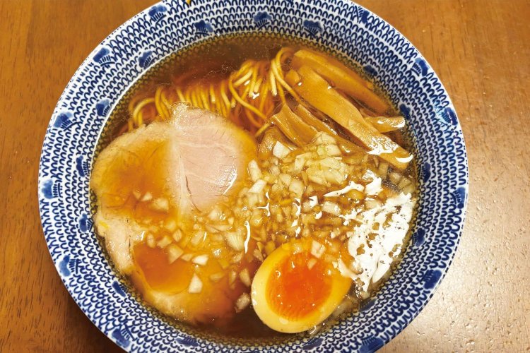 八王子ラーメンの老舗『ラーメン弘富』のラーメン。