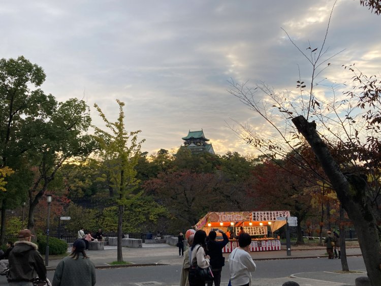 あちこちから何度も大阪城を眺める一日だ。