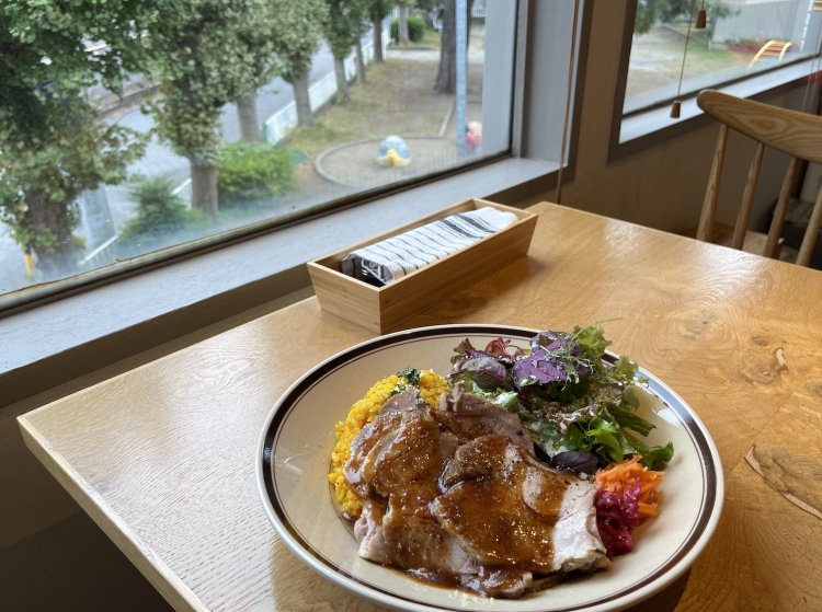 自家製ローストポークオーバーライス1100円。