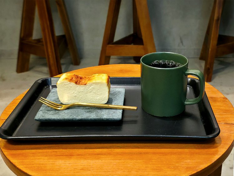 自家製チーズケーキ650円（ドリンクセット。単品は450円）。