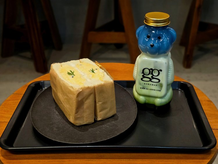 上野駅限定 ペリカン食パンのたまごサンド830円、睡蓮790円。