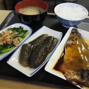 昭和の姿を残す奇跡の大衆食堂で自分好みの“めし”を。両国『下総屋食堂』＜前編＞【街の昭和を食べ歩く】