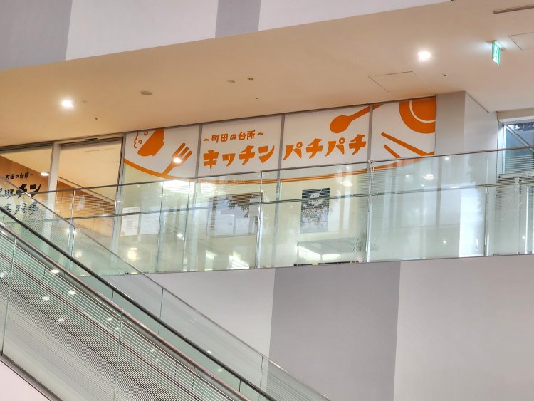 ショッピングモールにあるレストランみたいな外観。