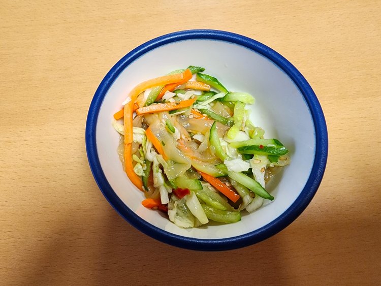 小鉢は日替わりで、この日は中華クラゲの和え物。