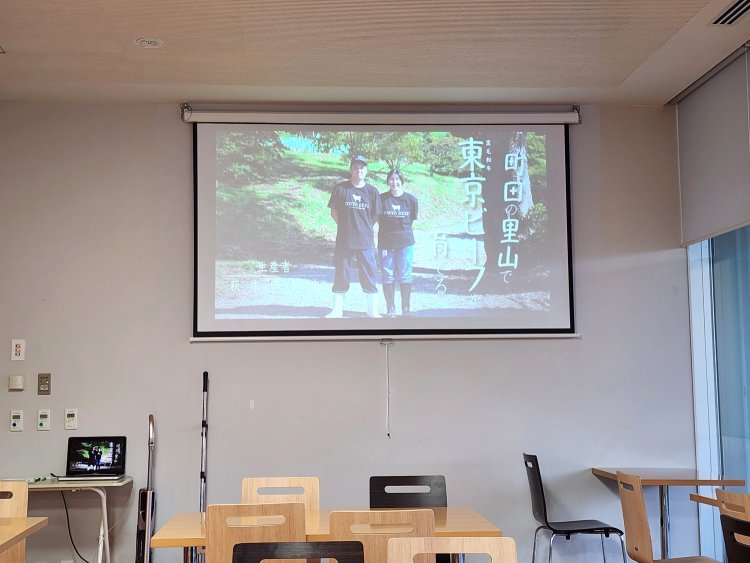 店内のスクリーンでは東京ビーフを育てる『萩生田牧場』さんの紹介動画が流れている。
