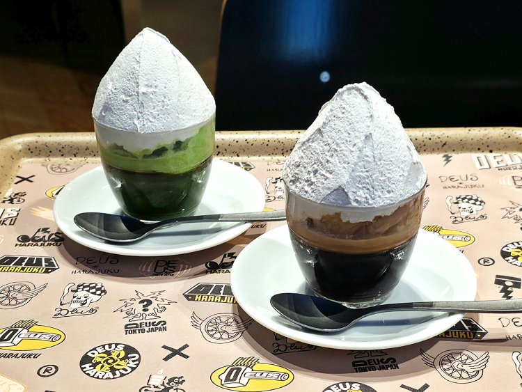 抹茶ゼリー（左）、コーヒーゼリー各900円。