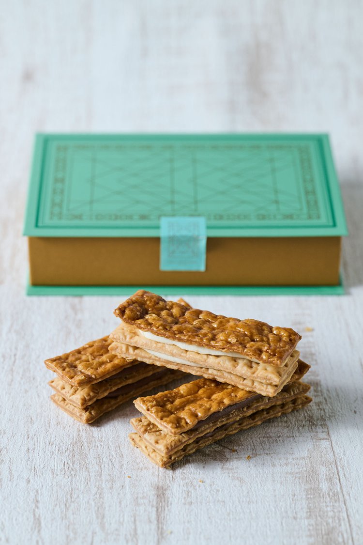 ミルフィユスペシャリテ（ショコラ／ヴァニラ）1箱4個入り1512円～。