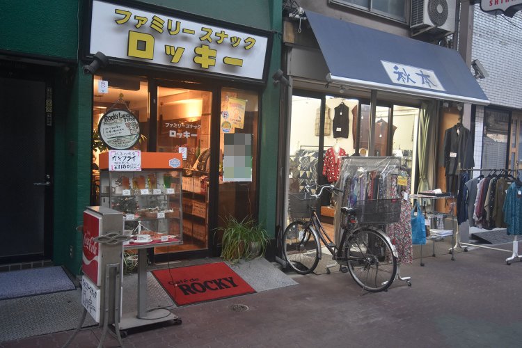 いかにも昭和の雰囲気をとどめる喫茶店を発見。