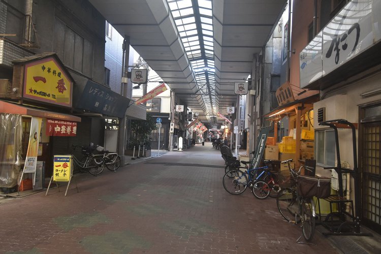 絶対においしいはず、と思わせる中華料理店にもそそられた。