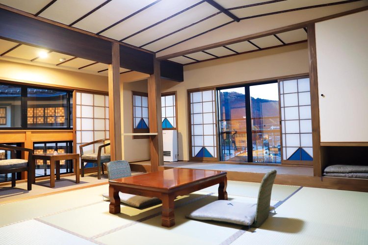 全室和室。温泉街や朝日連峰を望む客室も。