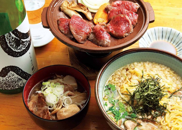 山形牛陶板焼き2200円、山形のそば屋さん発祥の和風ラーメン・とり中華990円、山形牛入りのいも煮770円。